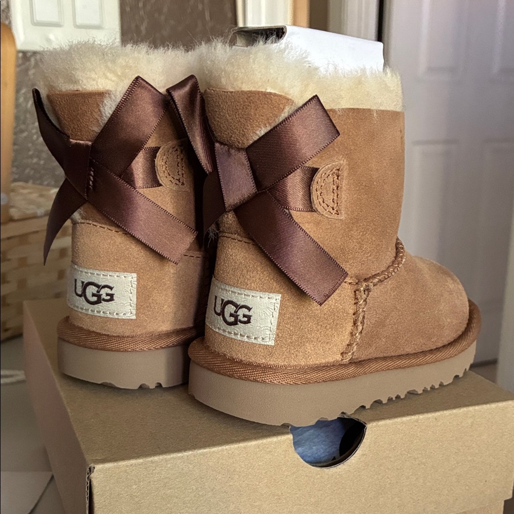 UGG Boots Mini Bailey Bow ll - Picture 6 of 14